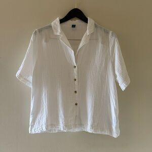 Old Navy Cream and Navy Label Crewneck Tee